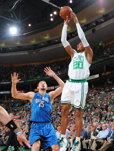 里如鱼得水 里如鱼得水