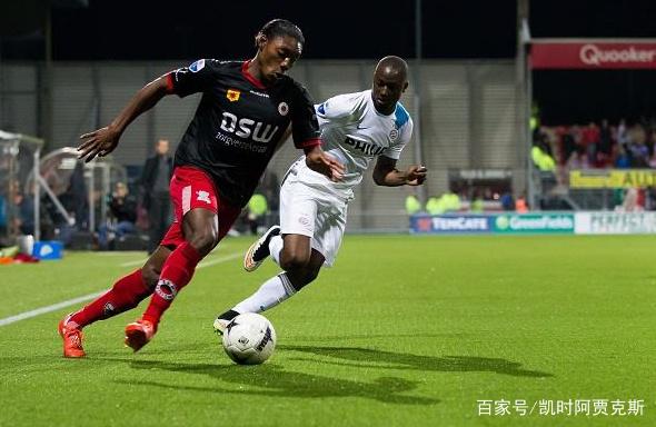 他在球场上 他在球场上