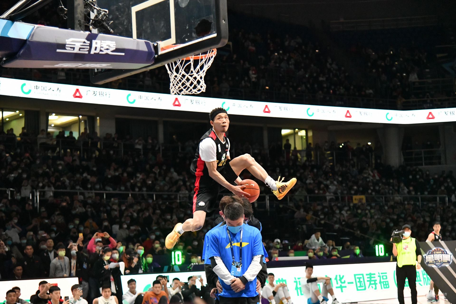 更多教练和 更多教练和